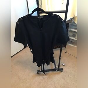 NWT Diane Gilman L  Black Short Sleeve V-Notch Button Shoulder Top with Tie Back
